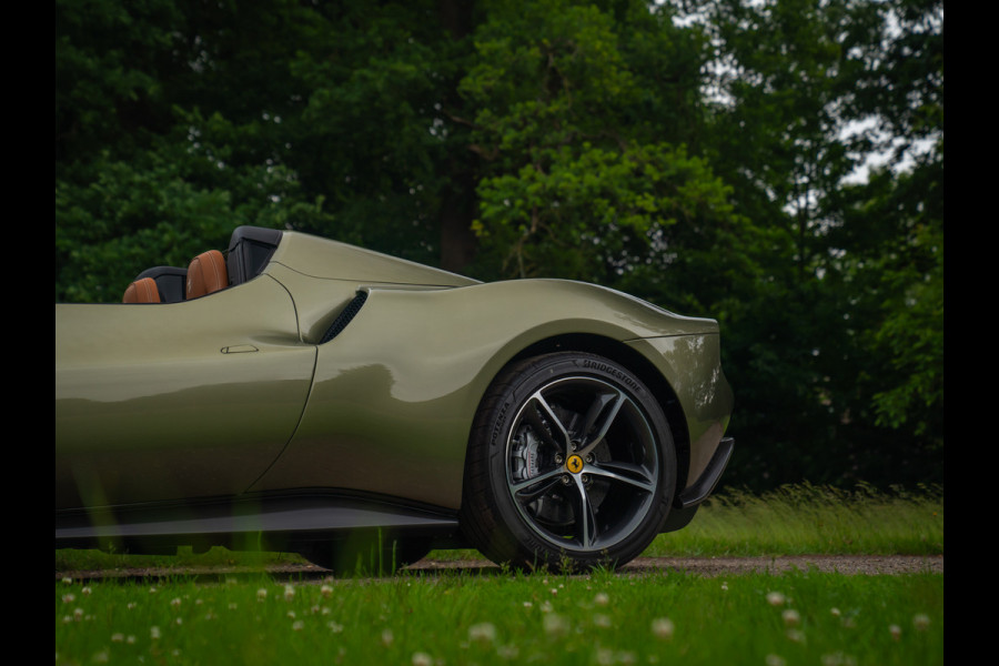 Ferrari 296 GTS 3.0 V6 | Verde Masoni | Atelier | New Car | Full carbon | Lift