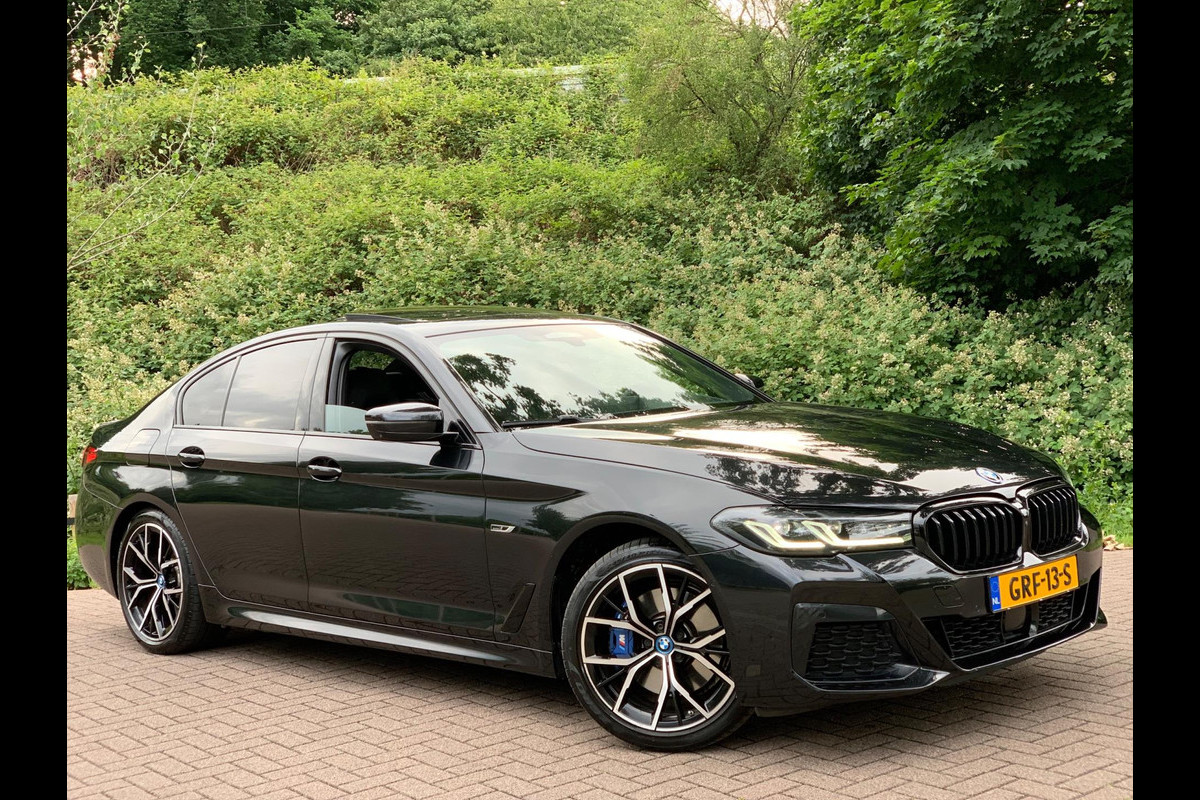 BMW 5 Serie 530e Business Edition Plus | M Sport | Leder | Camera | ACC | Schuifdak | 19 Inch | BMW 5 Serie 530e Business Edition Plus | M Sport | Leder | Camera | ACC | Schuifdak | 19 Inch |