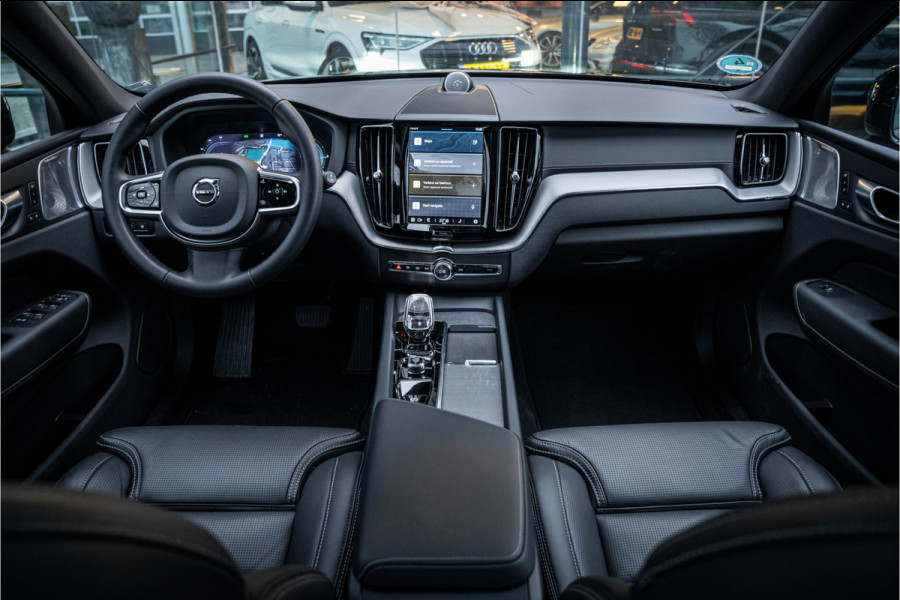 Volvo XC60 2.0 Recharge T6 AWD Ultimate Black Edition - B&W - HUD