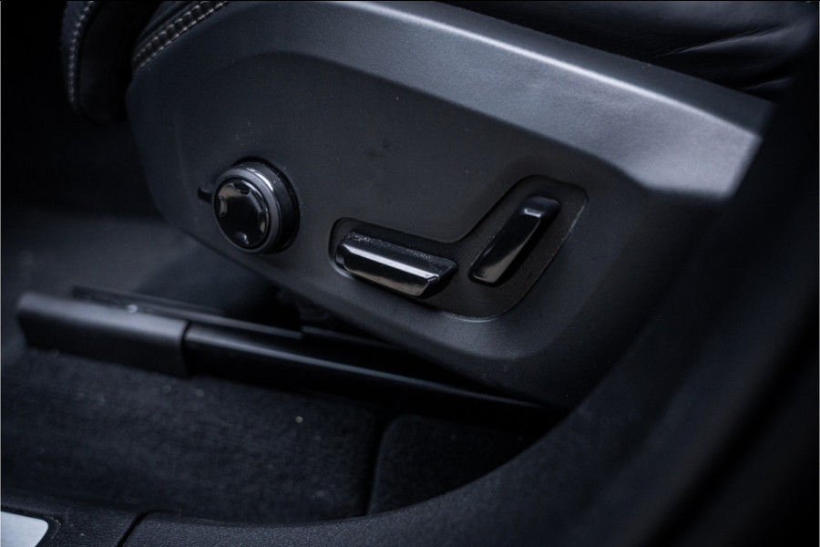 Volvo XC60 2.0 Recharge T6 AWD Ultimate Black Edition - B&W - HUD