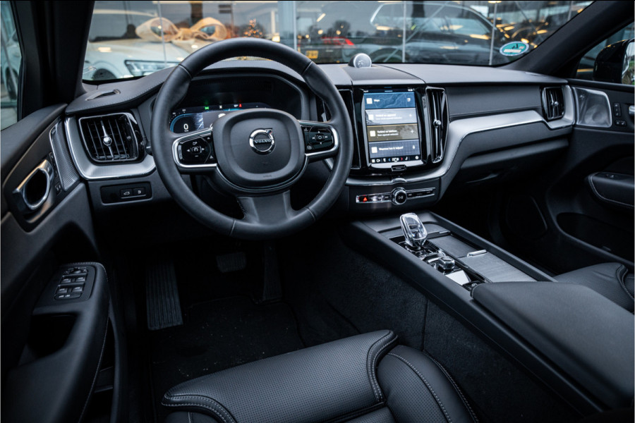 Volvo XC60 2.0 Recharge T6 AWD Ultimate Black Edition - B&W - HUD