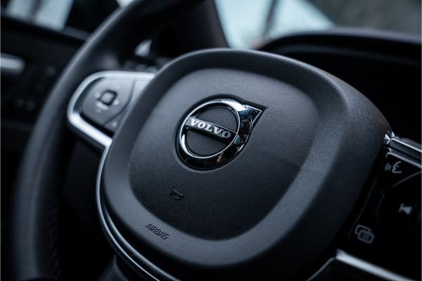 Volvo XC60 2.0 Recharge T6 AWD Ultimate Black Edition - B&W - HUD
