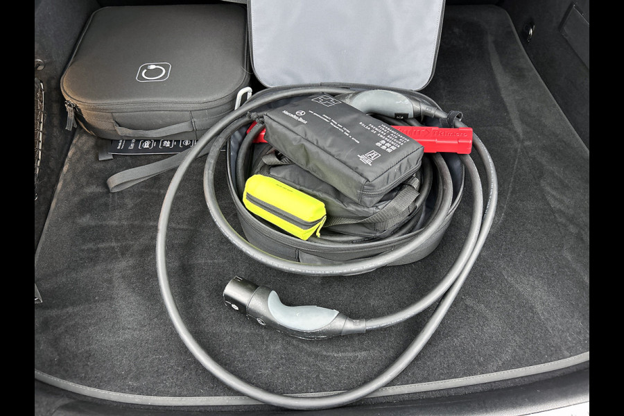 Mercedes-Benz GLC 300 e 4MATIC AMG Line | DIGITAL LIGHT | KEYLESS GO-comfortpakket | Parkeerpakket met 360°-camera | Memorypakket | EASY PACK achterklep | 	URBAN GUARD voertuigbescherming plus |