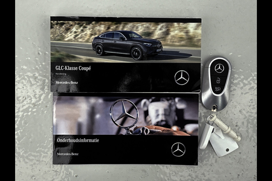 Mercedes-Benz GLC 300 e 4MATIC AMG Line | 5 spaaks lichtmetalen velgen | Navigatie | Parking support met camera | Alarm klasse 3 | Trekhaak elekt wegklapbaar | Distronic | Inclusief 24 maanden MB Certified garantie voor Europa.