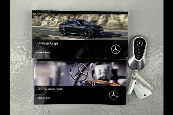 Mercedes-Benz GLC 300 e 4MATIC AMG Line | 5 spaaks lichtmetalen velgen | Navigatie | Parking support met camera | Alarm klasse 3 | Trekhaak elekt wegklapbaar | Distronic | Inclusief 24 maanden MB Certified garantie voor Europa.