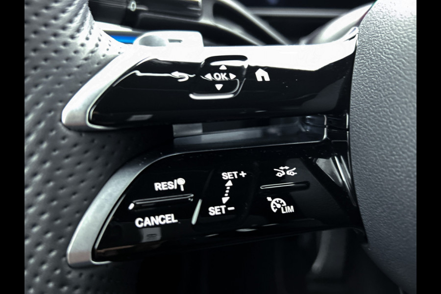 Mercedes-Benz GLC 300 e 4MATIC AMG Line | 5 spaaks lichtmetalen velgen | Navigatie | Parking support met camera | Alarm klasse 3 | Trekhaak elekt wegklapbaar | Distronic | Inclusief 24 maanden MB Certified garantie voor Europa.