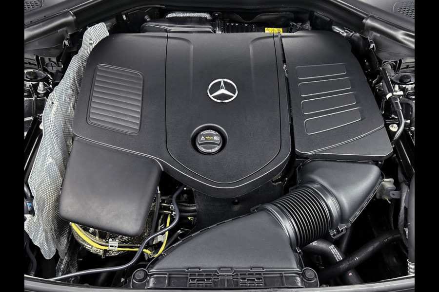 Mercedes-Benz GLC 300 e 4MATIC AMG Line | 5 spaaks lichtmetalen velgen | Navigatie | Parking support met camera | Alarm klasse 3 | Trekhaak elekt wegklapbaar | Distronic | Inclusief 24 maanden MB Certified garantie voor Europa.