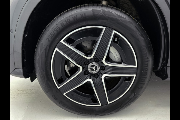 Mercedes-Benz GLC 300 e 4MATIC AMG Line | 5 spaaks lichtmetalen velgen | Navigatie | Parking support met camera | Alarm klasse 3 | Trekhaak elekt wegklapbaar | Distronic | Inclusief 24 maanden MB Certified garantie voor Europa.
