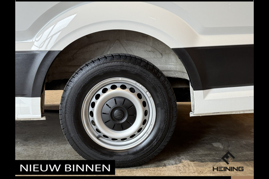 Volkswagen Crafter 35 2.0 TDI L3H3 Comfortline 140 PK Automaat. Navi. Apple-carplay. Camera. Werkplaatsinrichting.