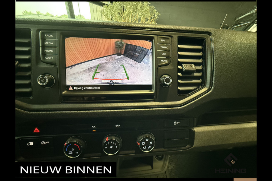 Volkswagen Crafter 35 2.0 TDI L3H3 Comfortline 140 PK Automaat. Navi. Apple-carplay. Camera. Werkplaatsinrichting.