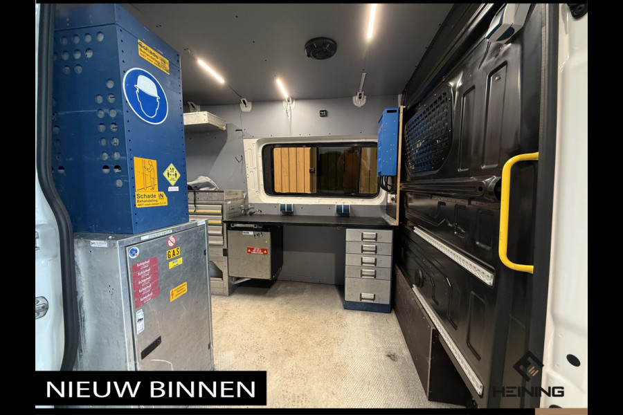 Volkswagen Crafter 35 2.0 TDI L3H3 Comfortline 140 PK Automaat. Navi. Apple-carplay. Camera. Werkplaatsinrichting.