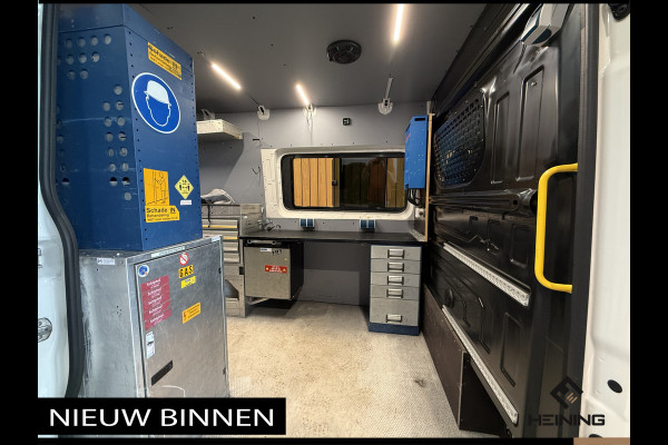 Volkswagen Crafter 35 2.0 TDI L3H3 Comfortline 140 PK Automaat. Navi. Apple-carplay. Camera. Werkplaatsinrichting.