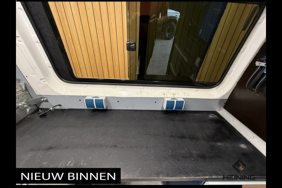 Volkswagen Crafter 35 2.0 TDI L3H3 Comfortline 140 PK Automaat. Navi. Apple-carplay. Camera. Werkplaatsinrichting.