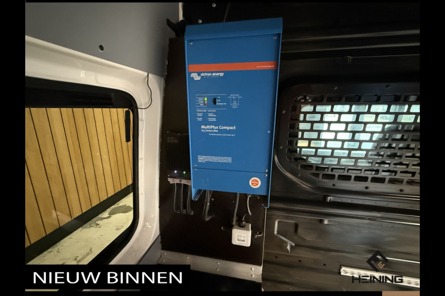 Volkswagen Crafter 35 2.0 TDI L3H3 Comfortline 140 PK Automaat. Navi. Apple-carplay. Camera. Werkplaatsinrichting.