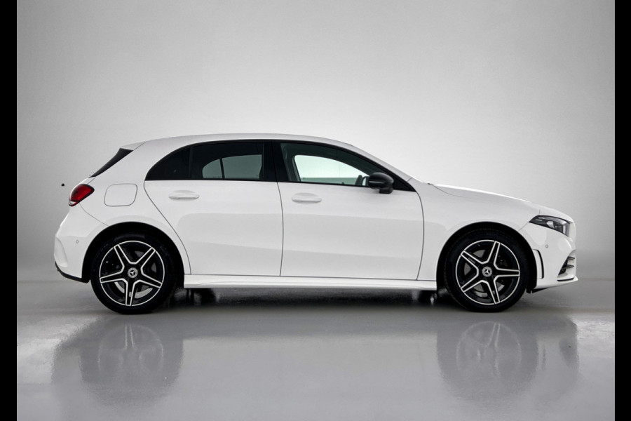 Mercedes-Benz A-Klasse 250 e AMG Plug-In Hybride | 5 spaaks lichtmetalen velgen | MBUX wide screen | Navigatie | Parking support met camera achter | Inclusief 24 maanden Mercedes-Benz Certified garantie voor Europa.