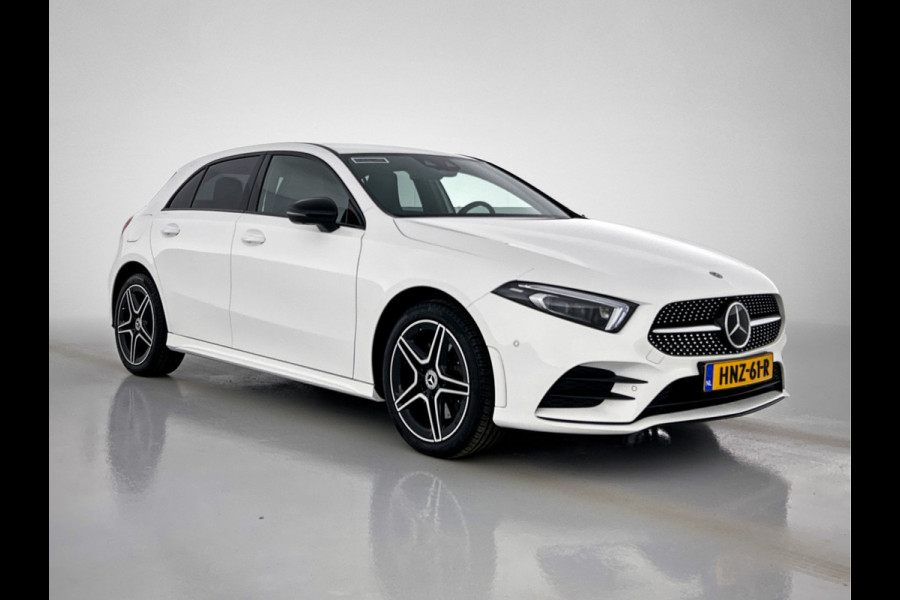 Mercedes-Benz A-Klasse 250 e AMG Plug-In Hybride | 5 spaaks lichtmetalen velgen | MBUX wide screen | Navigatie | Parking support met camera achter | Inclusief 24 maanden Mercedes-Benz Certified garantie voor Europa.