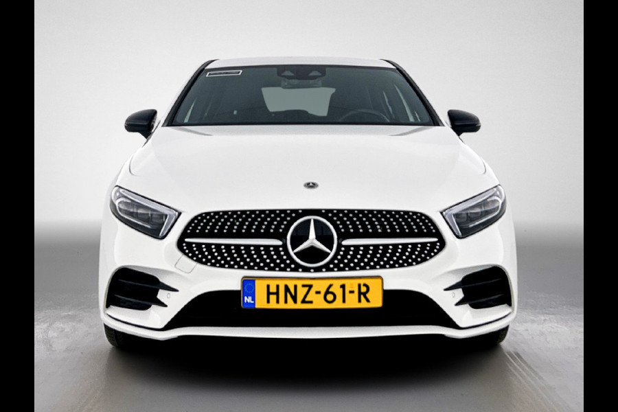 Mercedes-Benz A-Klasse 250 e AMG Plug-In Hybride | 5 spaaks lichtmetalen velgen | MBUX wide screen | Navigatie | Parking support met camera achter | Inclusief 24 maanden Mercedes-Benz Certified garantie voor Europa.
