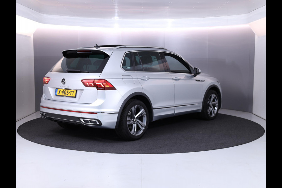 Volkswagen Tiguan 1.5 TSI R-Line Business 150 pk Automaat (DSG) | Verlengde garantie | Navigatie | Panoramadak | Elektr. trekhaak | Parkeersensoren (Park assist) | Achteruitrijcamera | R-Line |