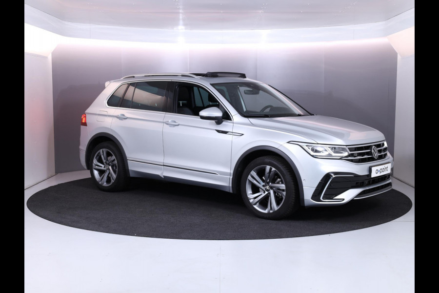 Volkswagen Tiguan 1.5 TSI R-Line Business 150 pk Automaat (DSG) | Verlengde garantie | Navigatie | Panoramadak | Elektr. trekhaak | Parkeersensoren (Park assist) | Achteruitrijcamera | R-Line |