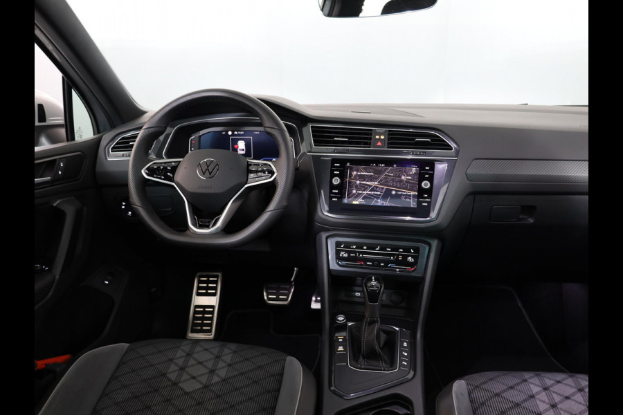Volkswagen Tiguan 1.5 TSI R-Line Business 150 pk Automaat (DSG) | Verlengde garantie | Navigatie | Panoramadak | Elektr. trekhaak | Parkeersensoren (Park assist) | Achteruitrijcamera | R-Line |