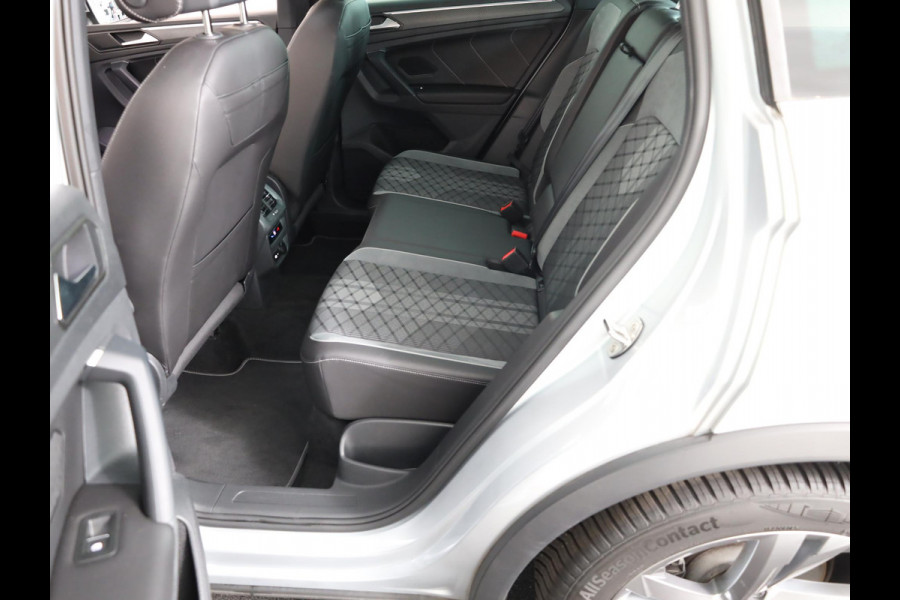 Volkswagen Tiguan 1.5 TSI R-Line Business 150 pk Automaat (DSG) | Verlengde garantie | Navigatie | Panoramadak | Elektr. trekhaak | Parkeersensoren (Park assist) | Achteruitrijcamera | R-Line |
