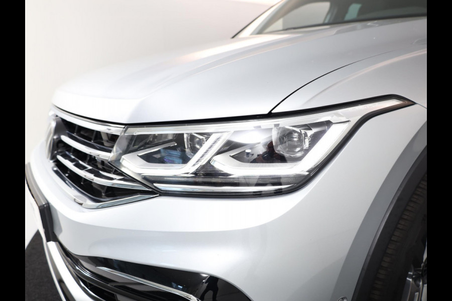 Volkswagen Tiguan 1.5 TSI R-Line Business 150 pk Automaat (DSG) | Verlengde garantie | Navigatie | Panoramadak | Elektr. trekhaak | Parkeersensoren (Park assist) | Achteruitrijcamera | R-Line |