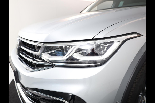 Volkswagen Tiguan 1.5 TSI R-Line Business 150 pk Automaat (DSG) | Verlengde garantie | Navigatie | Panoramadak | Elektr. trekhaak | Parkeersensoren (Park assist) | Achteruitrijcamera | R-Line |