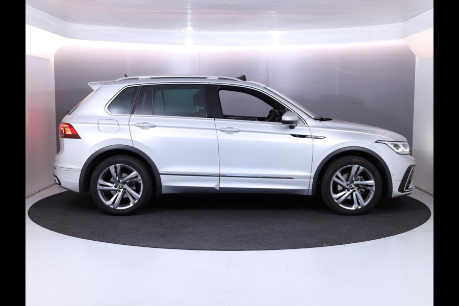 Volkswagen Tiguan 1.5 TSI R-Line Business 150 pk Automaat (DSG) | Verlengde garantie | Navigatie | Panoramadak | Elektr. trekhaak | Parkeersensoren (Park assist) | Achteruitrijcamera | R-Line |