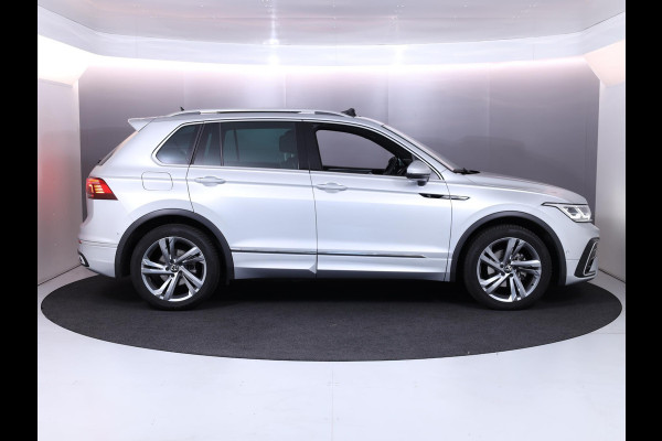 Volkswagen Tiguan 1.5 TSI R-Line Business 150 pk Automaat (DSG) | Verlengde garantie | Navigatie | Panoramadak | Elektr. trekhaak | Parkeersensoren (Park assist) | Achteruitrijcamera | R-Line |