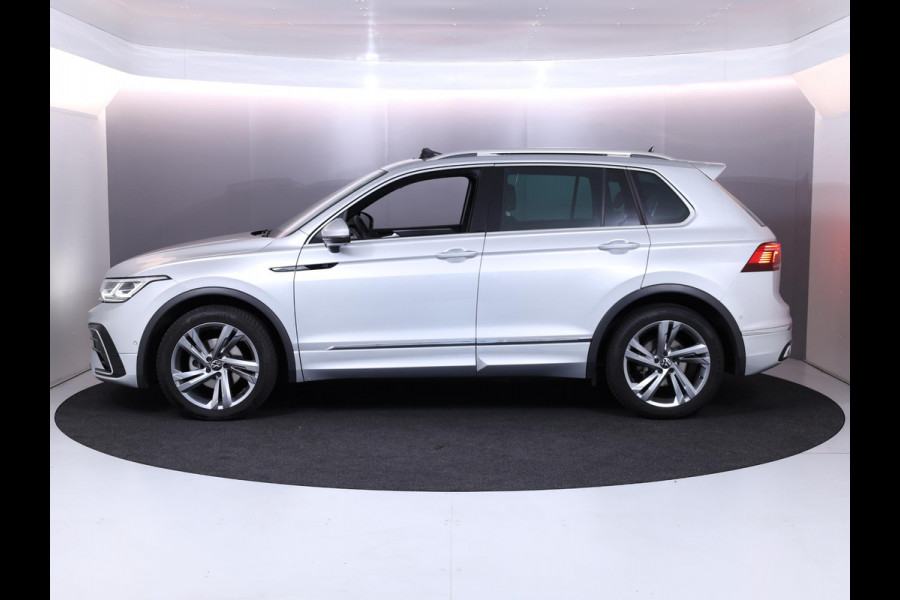 Volkswagen Tiguan 1.5 TSI R-Line Business 150 pk Automaat (DSG) | Verlengde garantie | Navigatie | Panoramadak | Elektr. trekhaak | Parkeersensoren (Park assist) | Achteruitrijcamera | R-Line |