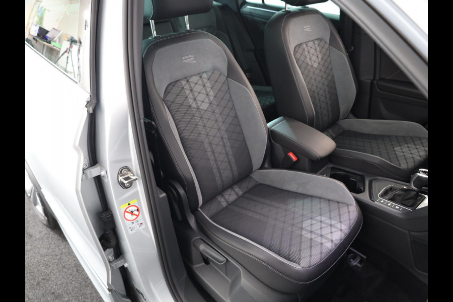 Volkswagen Tiguan 1.5 TSI R-Line Business 150 pk Automaat (DSG) | Verlengde garantie | Navigatie | Panoramadak | Elektr. trekhaak | Parkeersensoren (Park assist) | Achteruitrijcamera | R-Line |