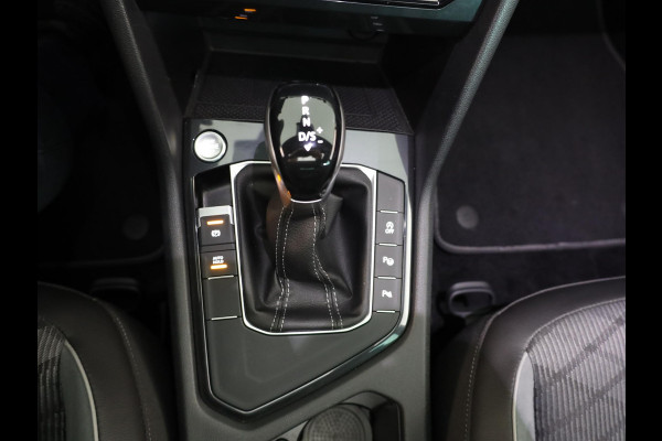 Volkswagen Tiguan 1.5 TSI R-Line Business 150 pk Automaat (DSG) | Verlengde garantie | Navigatie | Panoramadak | Elektr. trekhaak | Parkeersensoren (Park assist) | Achteruitrijcamera | R-Line |