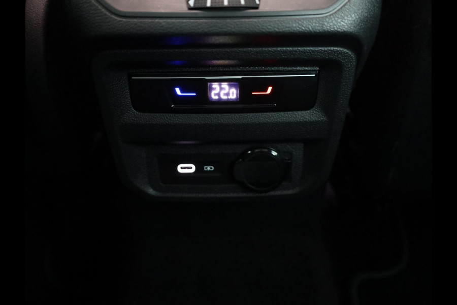 Volkswagen Tiguan 1.5 TSI R-Line Business 150 pk Automaat (DSG) | Verlengde garantie | Navigatie | Panoramadak | Elektr. trekhaak | Parkeersensoren (Park assist) | Achteruitrijcamera | R-Line |