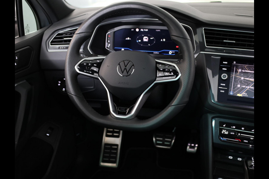 Volkswagen Tiguan 1.5 TSI R-Line Business 150 pk Automaat (DSG) | Verlengde garantie | Navigatie | Panoramadak | Elektr. trekhaak | Parkeersensoren (Park assist) | Achteruitrijcamera | R-Line |