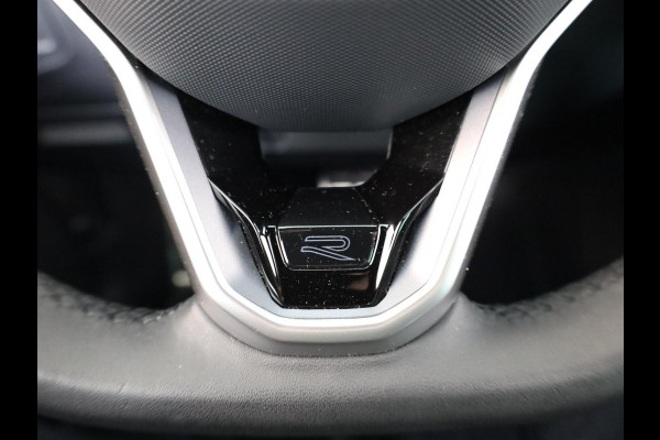 Volkswagen Tiguan 1.5 TSI R-Line Business 150 pk Automaat (DSG) | Verlengde garantie | Navigatie | Panoramadak | Elektr. trekhaak | Parkeersensoren (Park assist) | Achteruitrijcamera | R-Line |