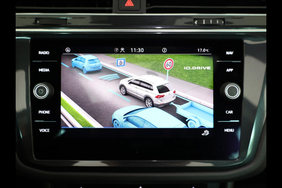 Volkswagen Tiguan 1.5 TSI R-Line Business 150 pk Automaat (DSG) | Verlengde garantie | Navigatie | Panoramadak | Elektr. trekhaak | Parkeersensoren (Park assist) | Achteruitrijcamera | R-Line |