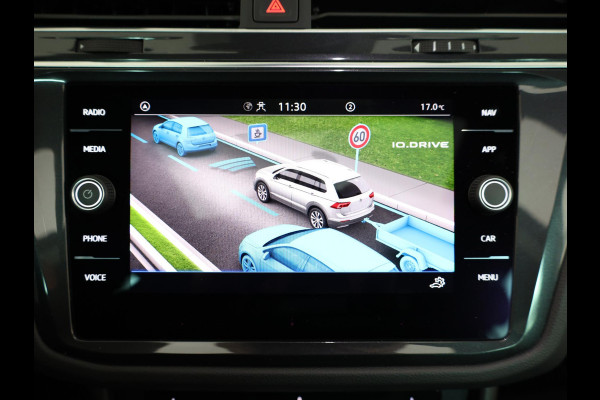 Volkswagen Tiguan 1.5 TSI R-Line Business 150 pk Automaat (DSG) | Verlengde garantie | Navigatie | Panoramadak | Elektr. trekhaak | Parkeersensoren (Park assist) | Achteruitrijcamera | R-Line |