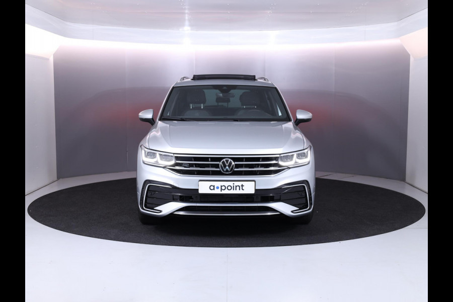 Volkswagen Tiguan 1.5 TSI R-Line Business 150 pk Automaat (DSG) | Verlengde garantie | Navigatie | Panoramadak | Elektr. trekhaak | Parkeersensoren (Park assist) | Achteruitrijcamera | R-Line |