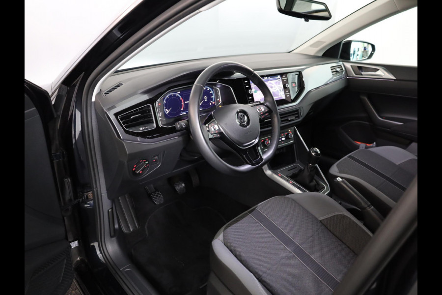 Volkswagen Polo 1.0 TSI Highline 95pk DSG| Navi| 16'LM-velgen/ 35% getint glas| Clima| getint glas