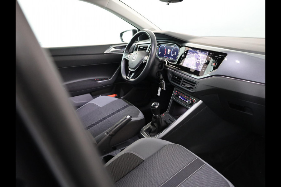Volkswagen Polo 1.0 TSI Highline 95pk DSG| Navi| 16'LM-velgen/ 35% getint glas| Clima| getint glas