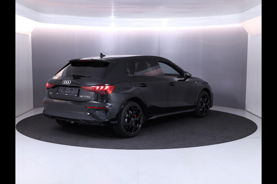 Audi A3 Sportback 45 TFSI e S edition 245 pk S-tronic Plug in Hybrid |  |18'LM-VELGEN  Navigatie via App | Parkeersensoren achter | Achteruitrijcamera | Cruise control | Full-LED koplampen |Private lease vanaf € 697,- pm