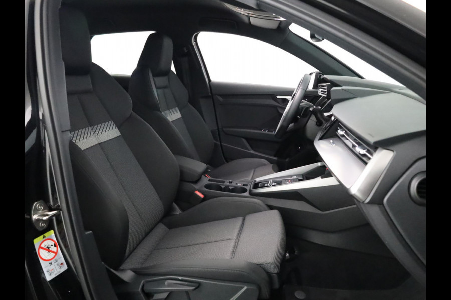 Audi A3 Sportback 45 TFSI e S edition 245 pk S-tronic Plug in Hybrid |  |18'LM-VELGEN  Navigatie via App | Parkeersensoren achter | Achteruitrijcamera | Cruise control | Full-LED koplampen |Private lease vanaf € 697,- pm
