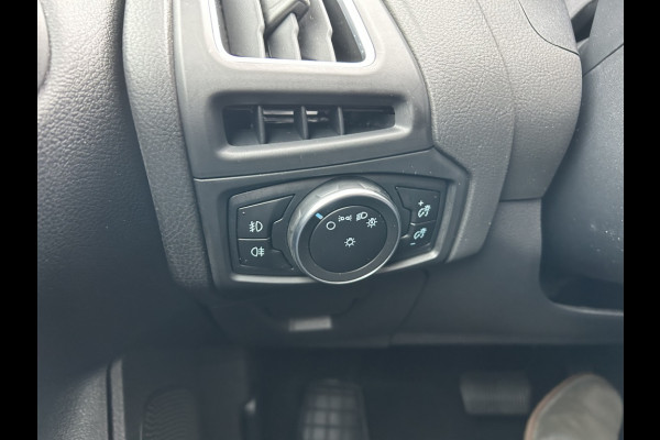 Ford FOCUS Wagon 1.5 Titanium Automaat