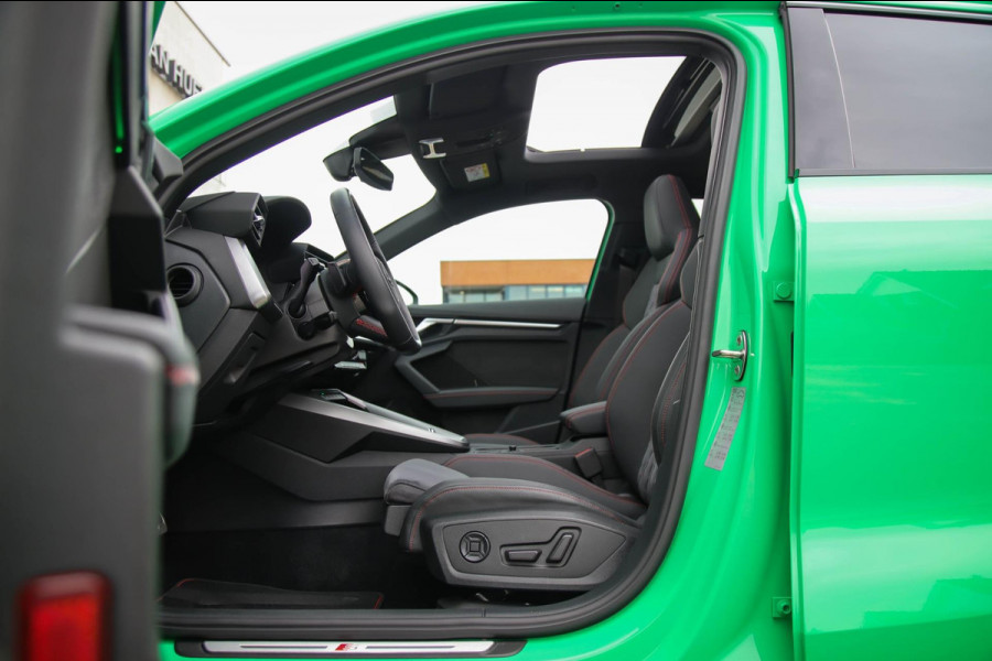 Audi A3 Sportback 45 TFSI e PHEV S Edition S-line 245pk S-Tronic! Panoramadak|Virtual Cockpit|Kuipstoelen elektrisch|Matrix|Black