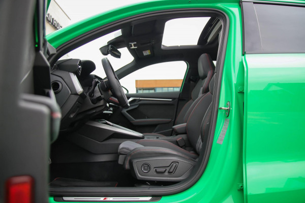 Audi A3 Sportback 45 TFSI e PHEV S Edition S-line 245pk S-Tronic! Panoramadak|Virtual Cockpit|Kuipstoelen elektrisch|Matrix|Black