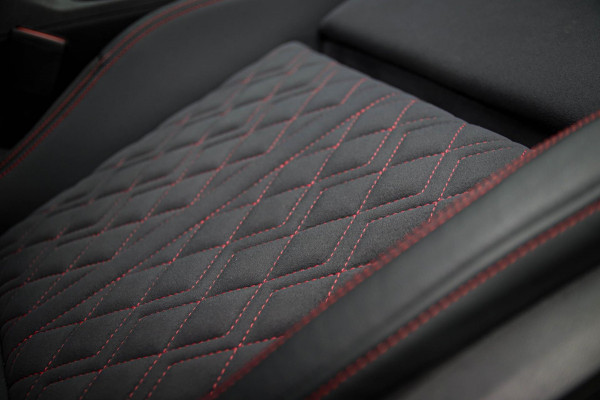 Audi A3 Sportback 45 TFSI e PHEV S Edition S-line 245pk S-Tronic! Panoramadak|Virtual Cockpit|Kuipstoelen elektrisch|Matrix|Black