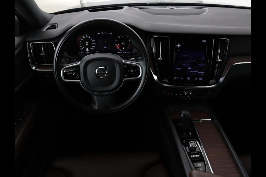 Volvo V60 Cross Country 2.0 B5 AWD Pro | Panoramadak | Head-Up | Leder | Stoelverwarming | Trekhaak | Adaptive cruise | Carplay | Navigatie | Keyless | Harman/Kardon