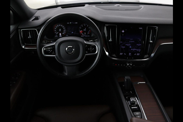 Volvo V60 Cross Country 2.0 B5 AWD Pro | Panoramadak | Head-Up | Leder | Stoelverwarming | Trekhaak | Adaptive cruise | Carplay | Navigatie | Keyless | Harman/Kardon