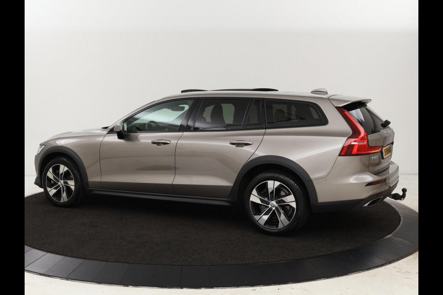 Volvo V60 Cross Country 2.0 B5 AWD Pro | Panoramadak | Head-Up | Leder | Stoelverwarming | Trekhaak | Adaptive cruise | Carplay | Navigatie | Keyless | Harman/Kardon
