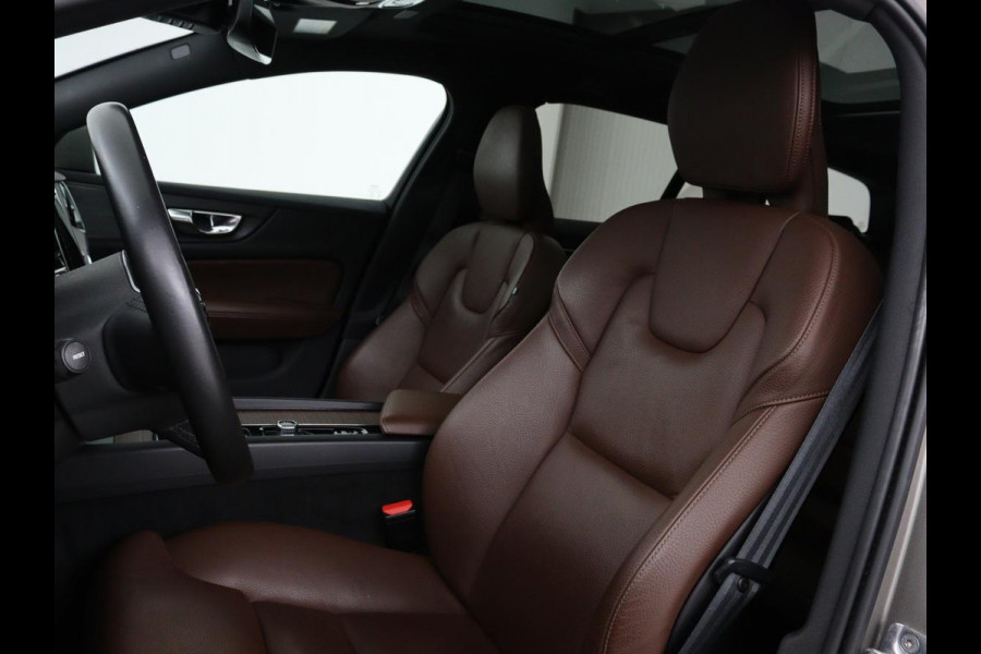 Volvo V60 Cross Country 2.0 B5 AWD Pro | Panoramadak | Head-Up | Leder | Stoelverwarming | Trekhaak | Adaptive cruise | Carplay | Navigatie | Keyless | Harman/Kardon